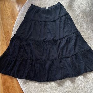 Aritizia Wilfred Damasque Black Tiered Skirt with lace